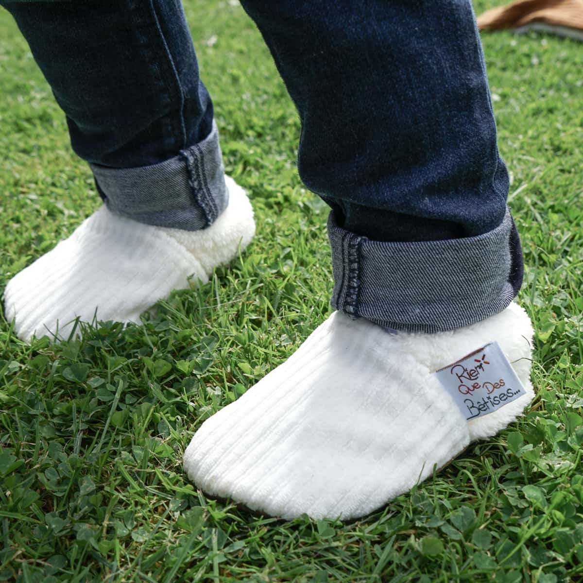 Chaussons bébé en velours (au choix)