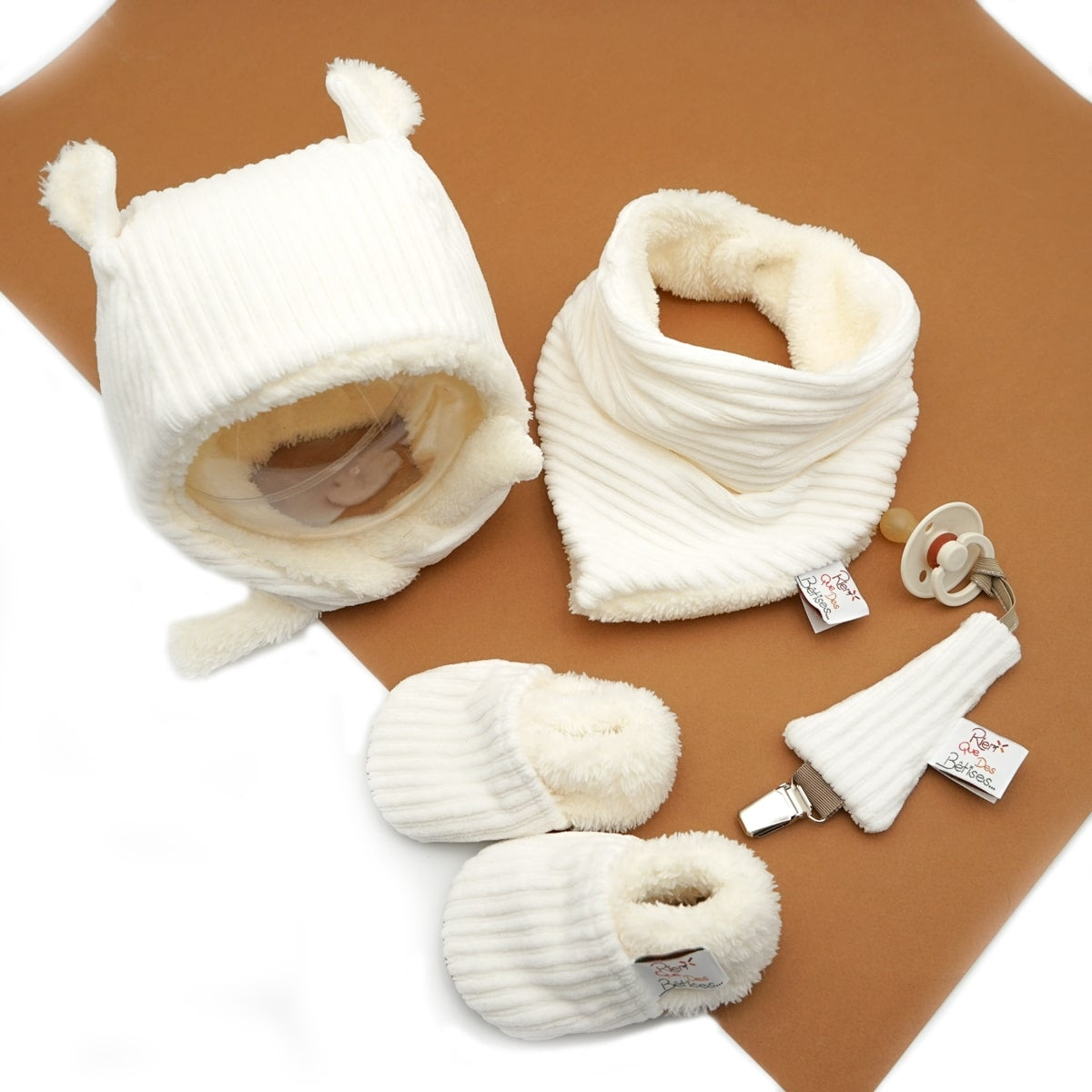 Chaussons bébé en velours (au choix)