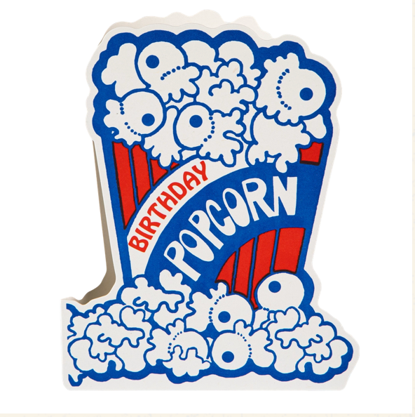 Carte Popcorn Birthday d’Archivist Gallery — illustration cut‑out de seau de pop‑corn rouge et blanc sur fond blanc, style ludique letterpress, papier recyclé avec enveloppe rouge incluse, intérieur vierge.