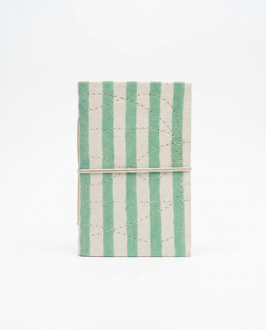 Carnet A6 Indira motif rayures vert menthe Stripe Mint- carnet rigide block print fermé par un lien en coton - Mamamushi Studio