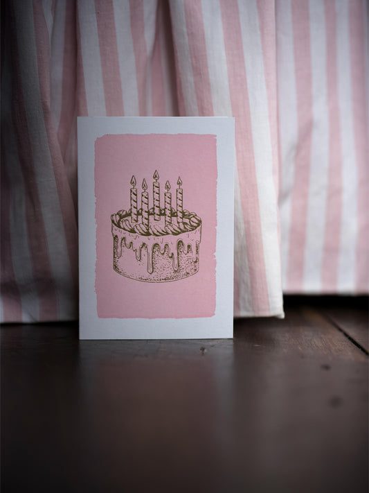 Carte anniversaire Gold Cake Archivist Gallery présentée sur une table