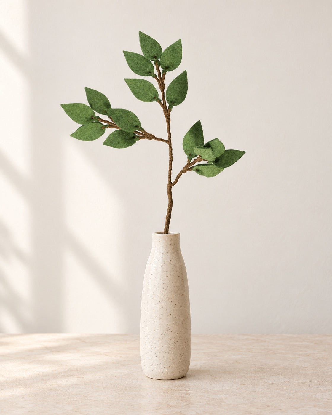 Branche Green Leaf Aveva en laine dans un vase