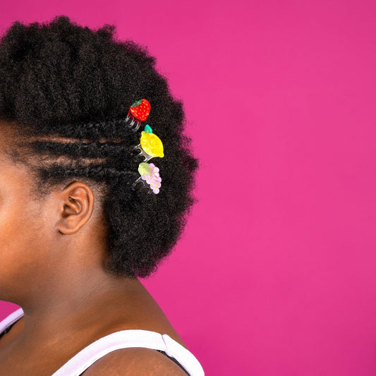 Mini pince à cheveux Fraise Coucou Suzette portée pince crabe