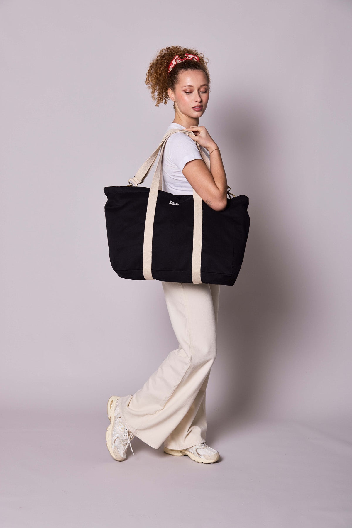 Sac de week-end Jean Noir Hindbag porté