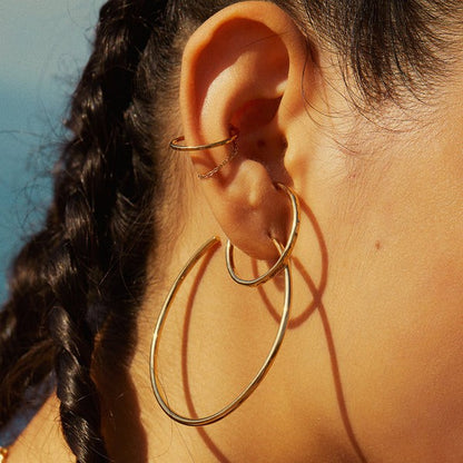 Ear cuff Promesse doré BDM Studio porté, vue complémentaire