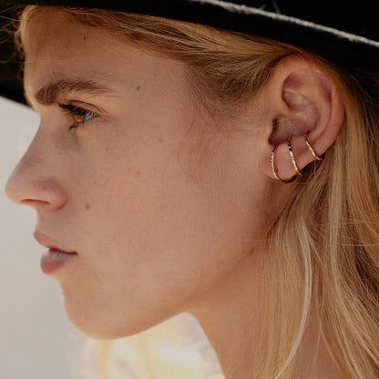 Boucles d’oreilles Illusion puces BDM Studio porté, vue complémentaire