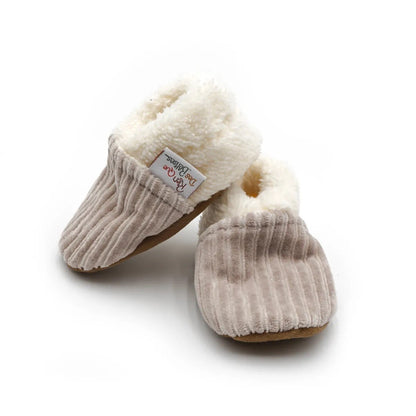 Chaussons bébé en velours (au choix) – Rien Que Des Bêtises