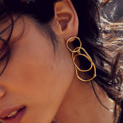 Grandes boucles d’oreilles Victoire BDM Studio porté, vue complémentaire