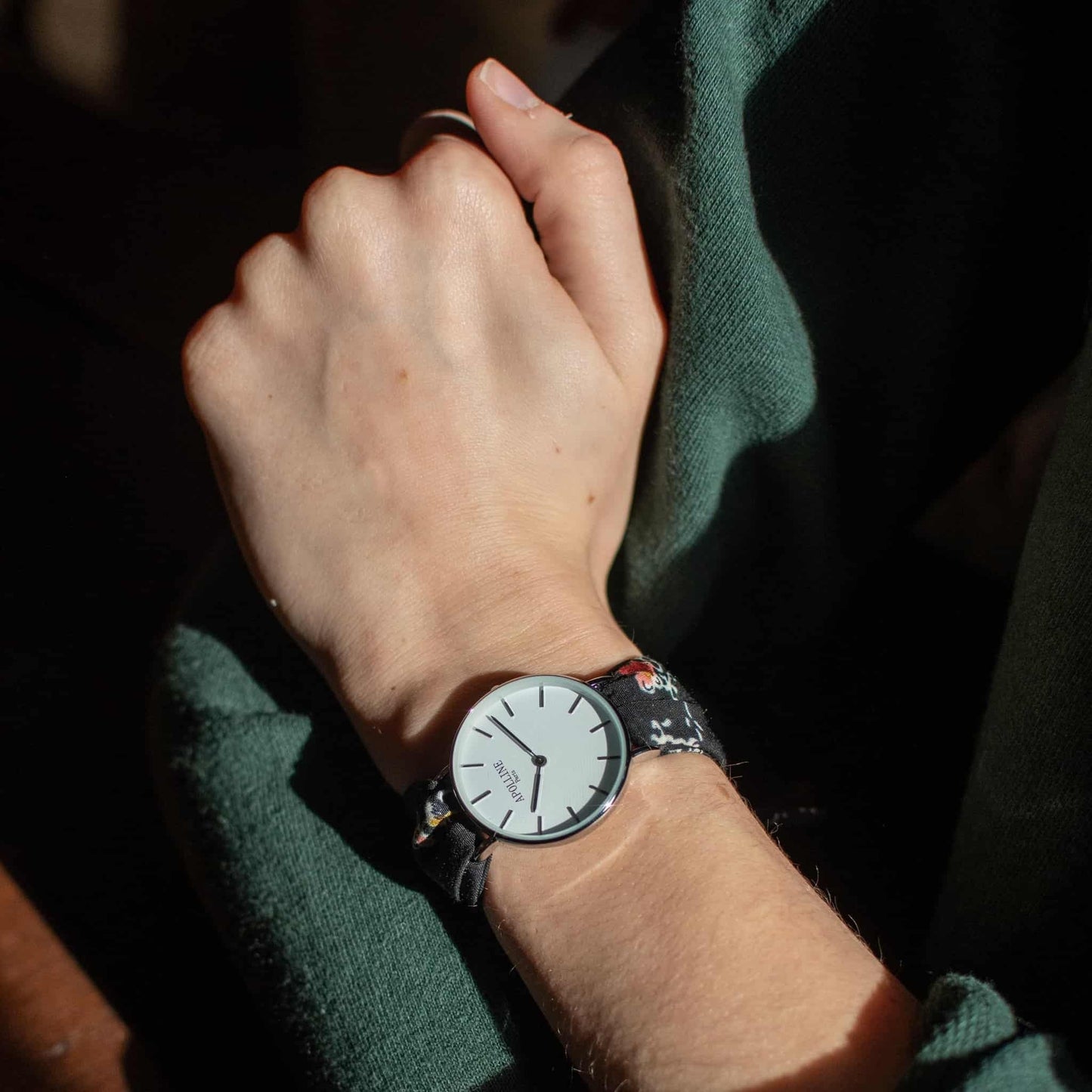Montre à bracelet interchangeable argentée (plusieurs motifs)