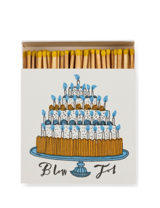 Boîte d’allumettes Birthday Cake Archivist Gallery avec gâteau – vue existante 1