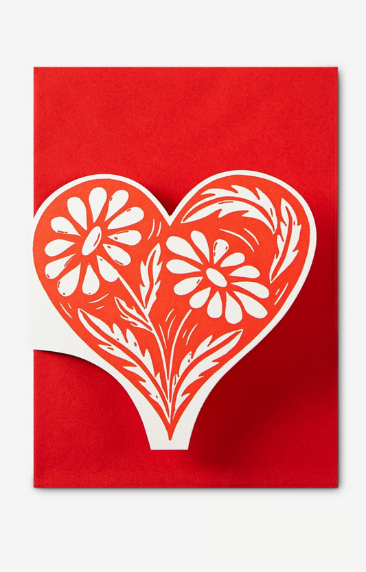 Carte Botanical Heart d’Archivist Gallery, illustration letterpress cœur botanique rouge et blanc, coeur rouge cut-out avec fleur blanche. papier recyclé avec enveloppe rouge assortie, intérieur vierge.