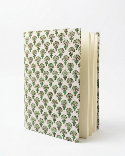 Carnet Indira A5 motif floral vert Fleur de Coton imprimé block print, Carnet 48 pages blanches avec couverture rigide surpiquée - Mamamushi