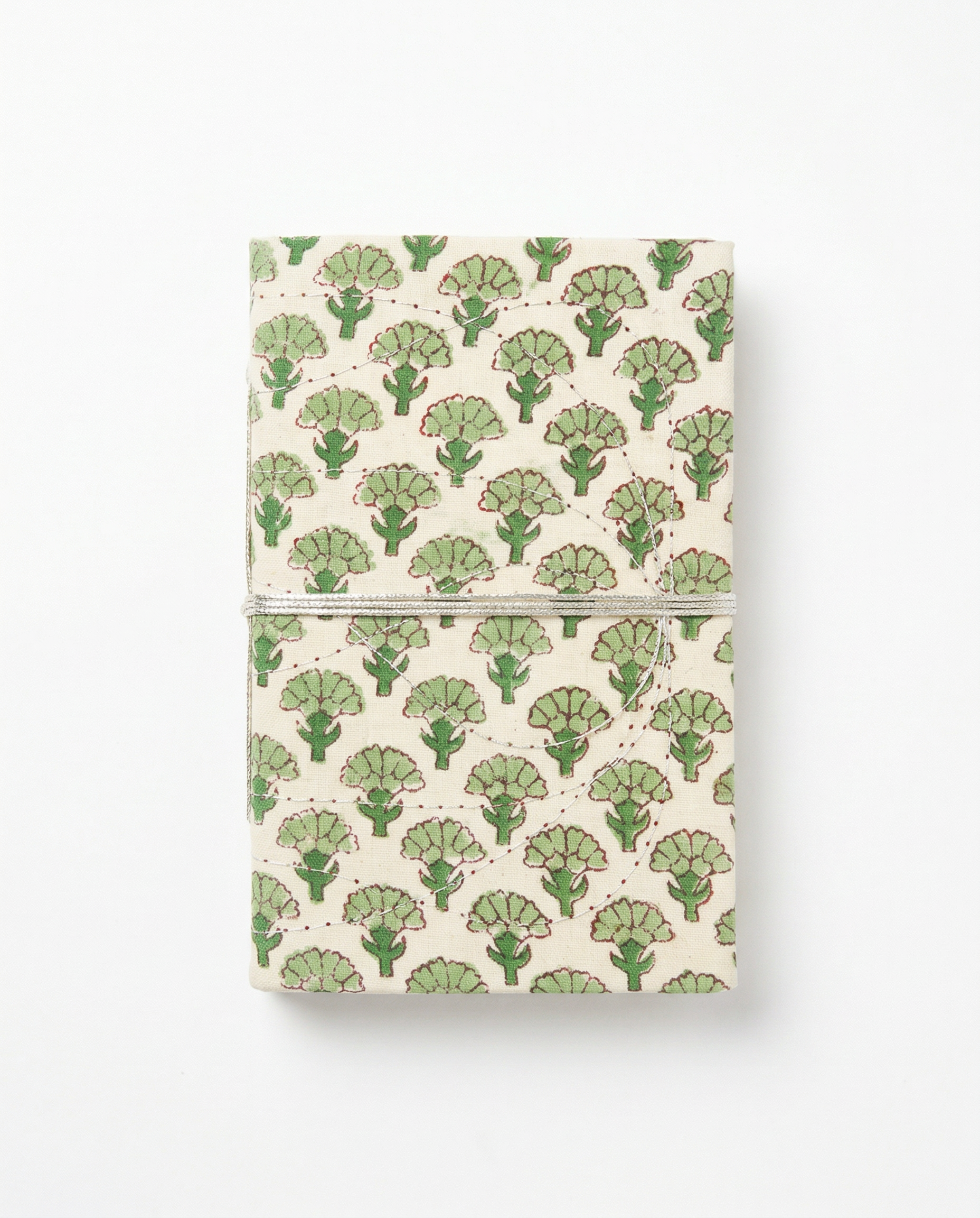 Carnet Indira A6 motif floral vert Fleur de Coton imprimé block print, fermeture par un lien en coton- Mamamushi