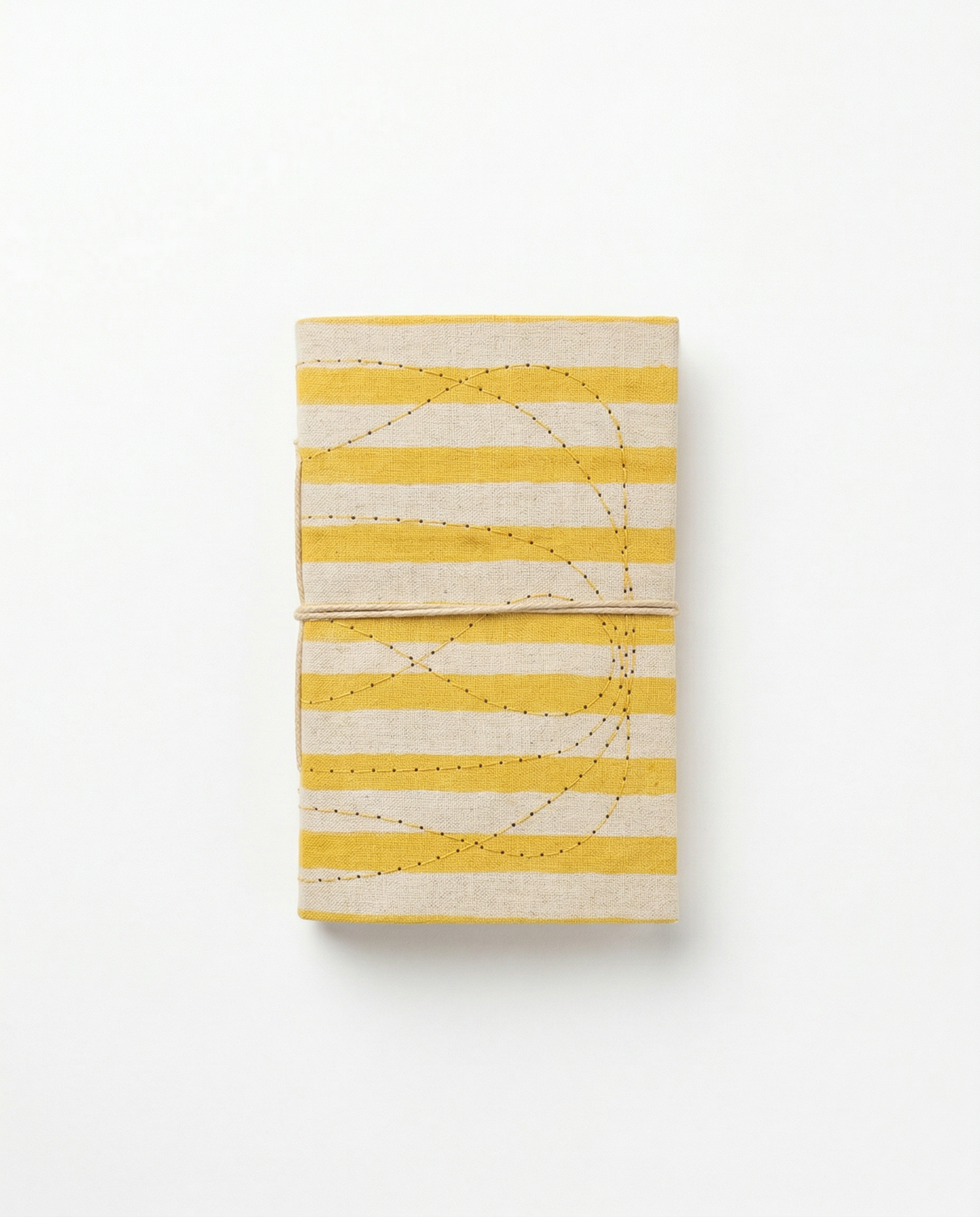 Carnet A6 Indira motif rayures jaune Stripe Yellow - Carnet fermé par un lien en coton - couverture en coton block print surpiqué- Mamamushi Studio