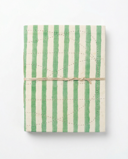 Carnet A5 Indira motif rayures vert menthe Stripe Mint- carnet rigide block print fermé par un lien en coton  - Mamamushi Studio