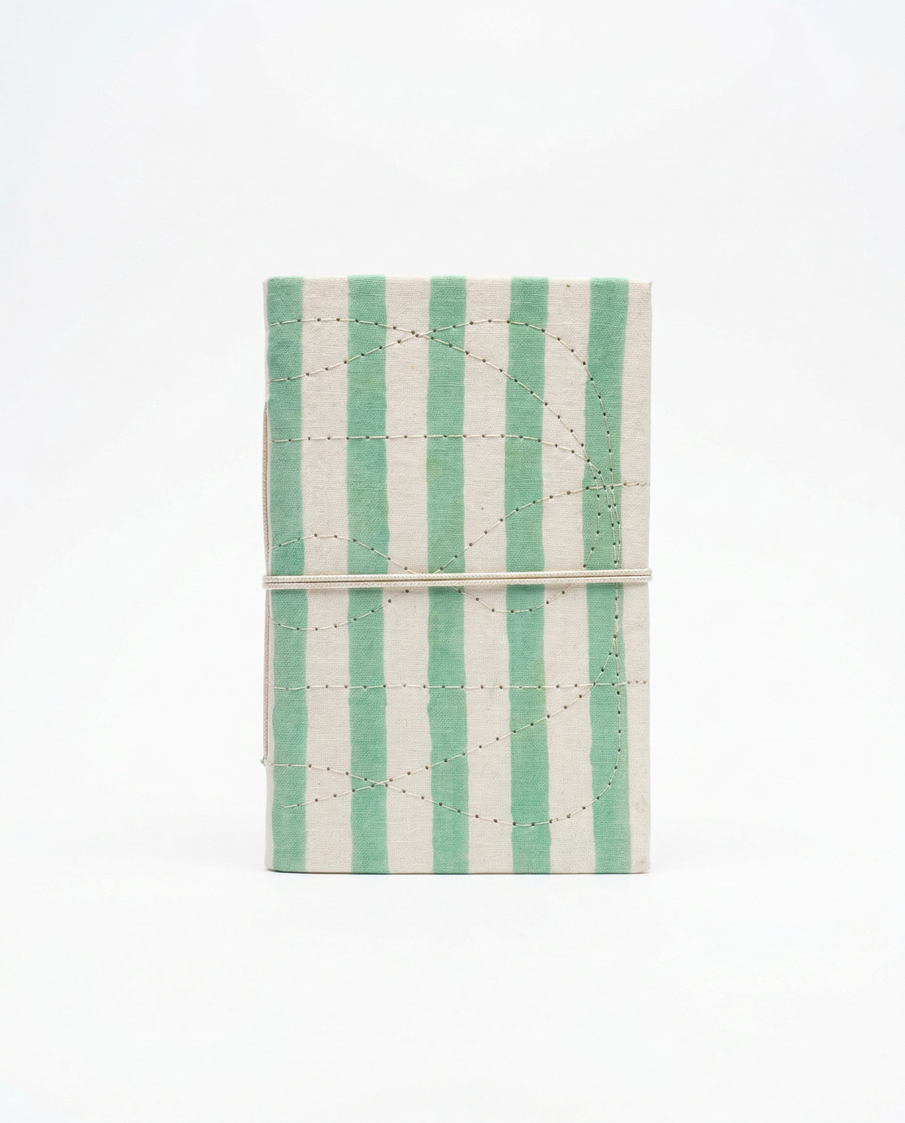 Carnet A6 Indira motif rayures vert menthe Stripe Mint- carnet rigide block print fermé par un lien en coton  - Mamamushi Studio