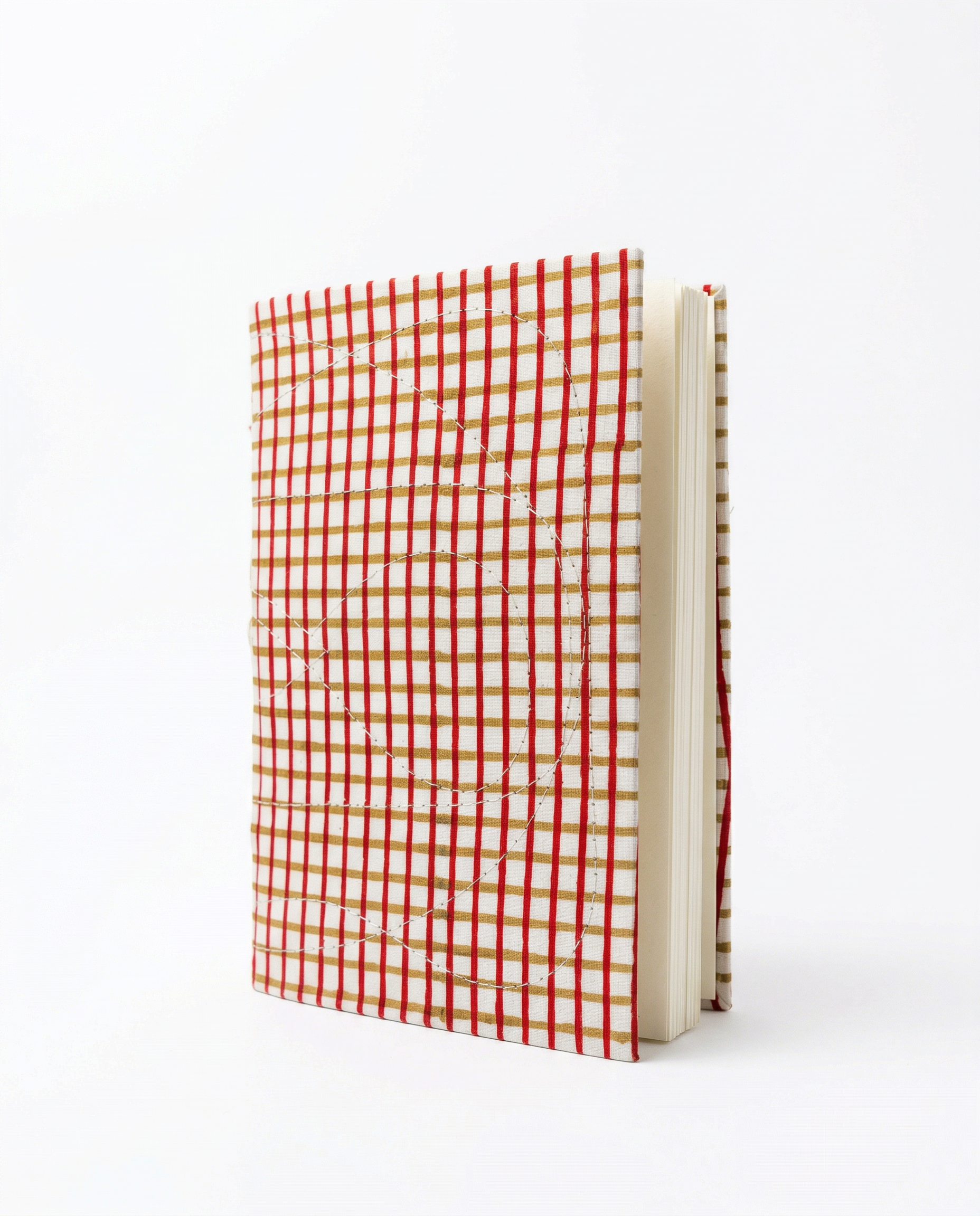 Carnet Indira grand modele 
motif Tamis rouge et jaune en tissu block print , vu de l'intérieur, page blanche - Mamamushi