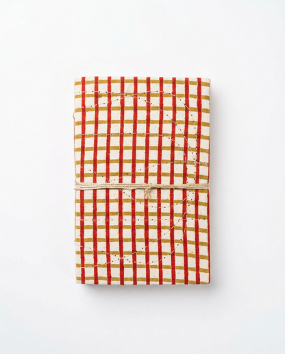 Carnet Indira petit modele fermé par un lien en coton motif Tamis rouge et jaune en tissu block print - Mamamushi