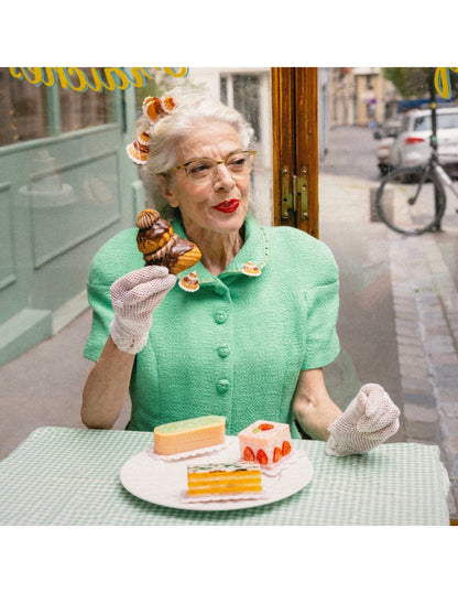 Barrette Religieuse Coucou Suzette porté