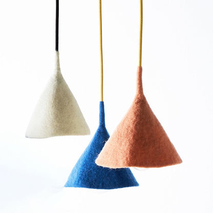 Abat-jour Play Aveva en laine, coloris Nude et Cobalt