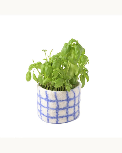 Cache-pot graphique Aveva 14 cm à carreaux bleus avec basilic, portrait 4:5