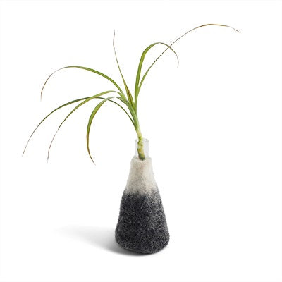 Soliflore Wool Vase Snowy Mountain taille M Aveva avec une branche