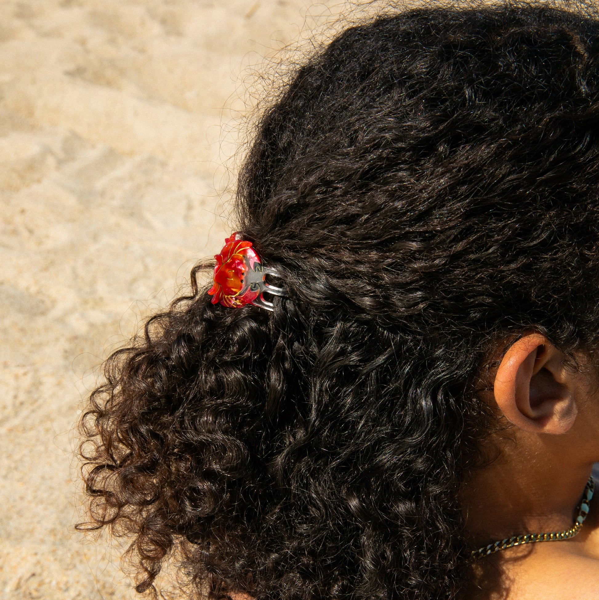 Mini pince à cheveux Crabe Coucou Suzette portée