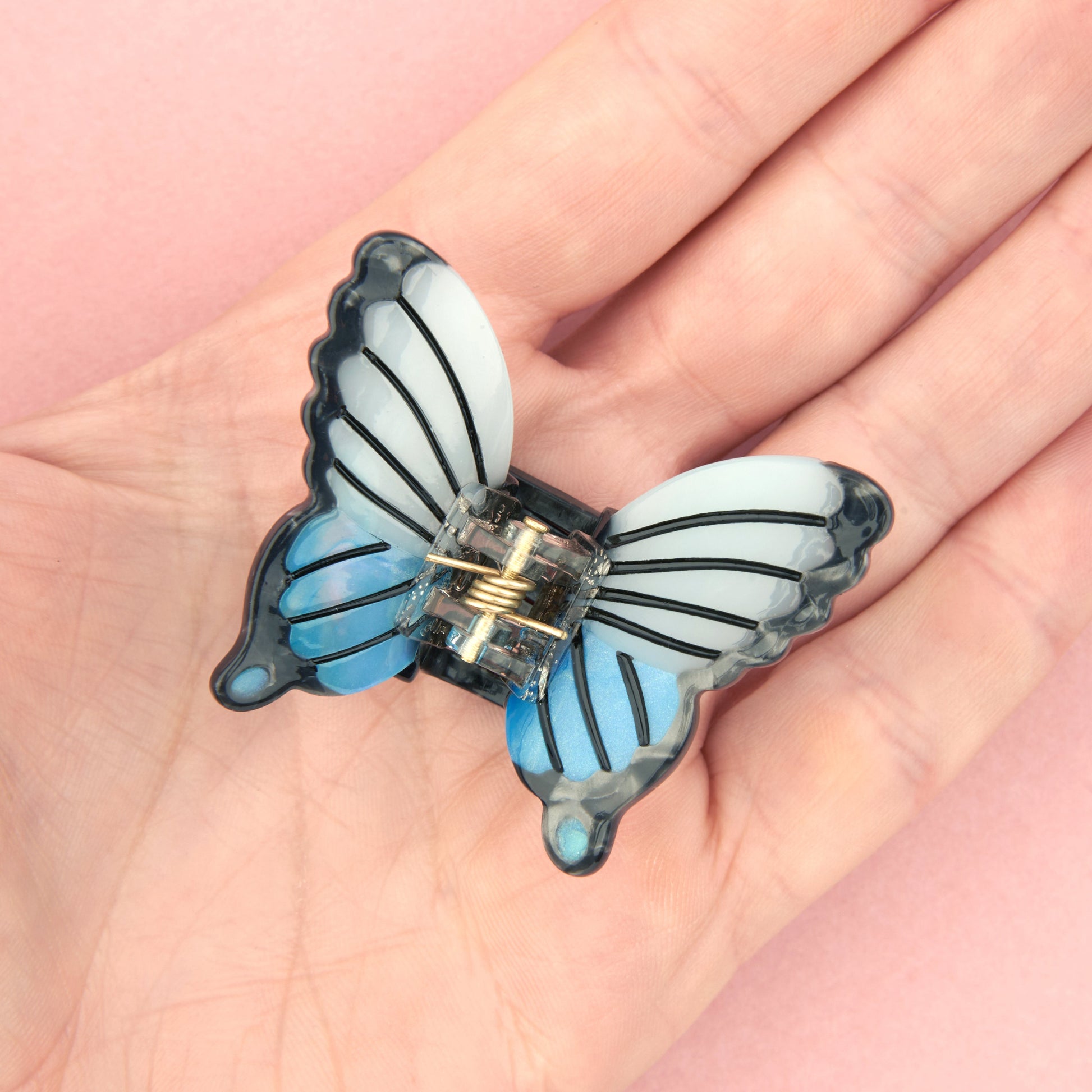 Mini pince à cheveux Papillon bleu Coucou Suzette portée
