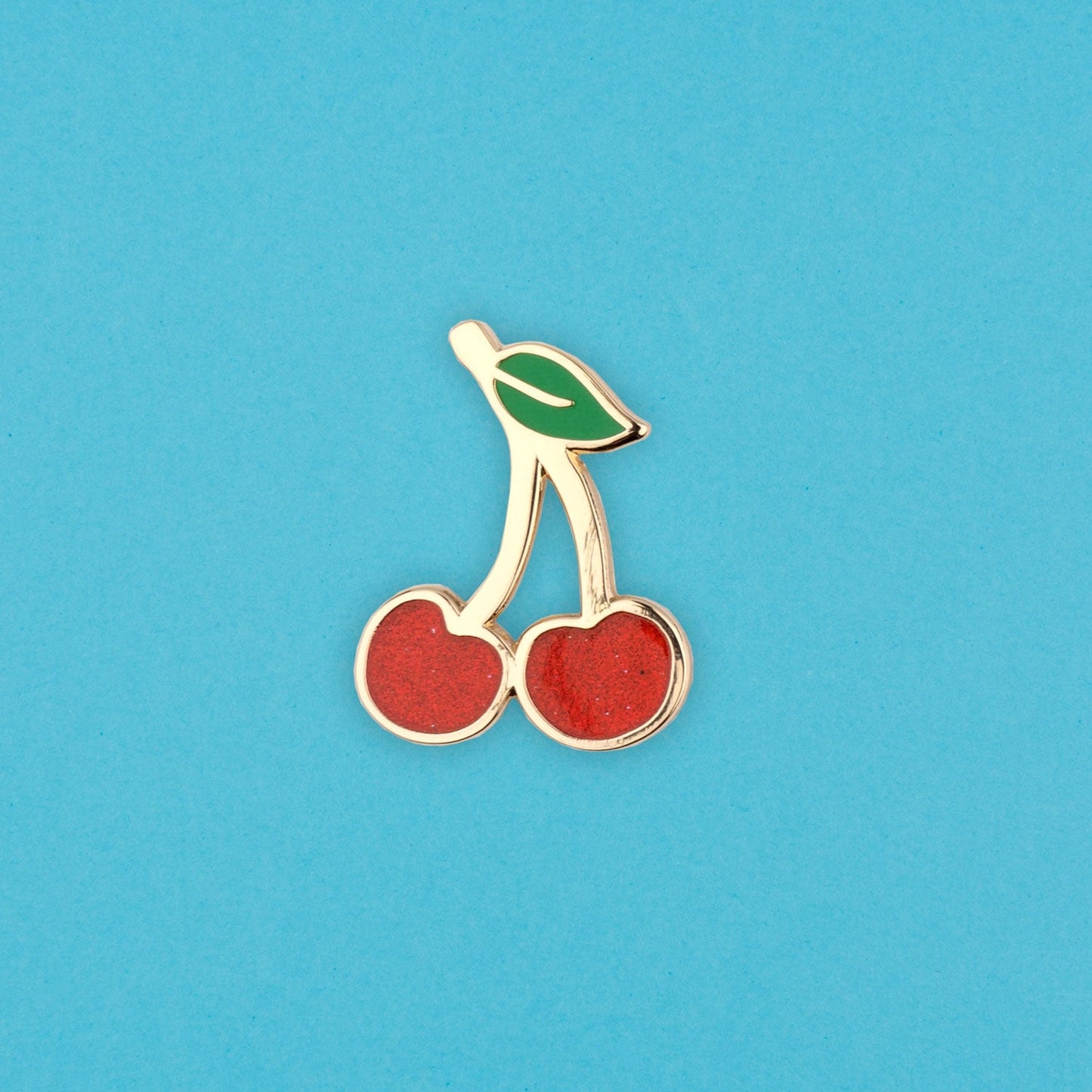 Pin's Cerise Coucou Suzette en émail
