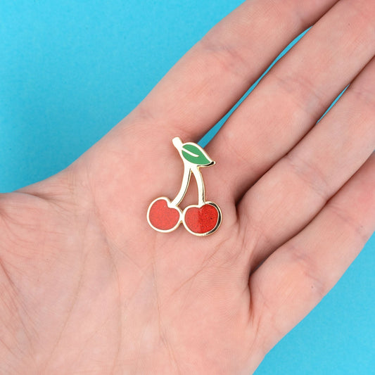 Pin's Cerise Coucou Suzette - vue 2