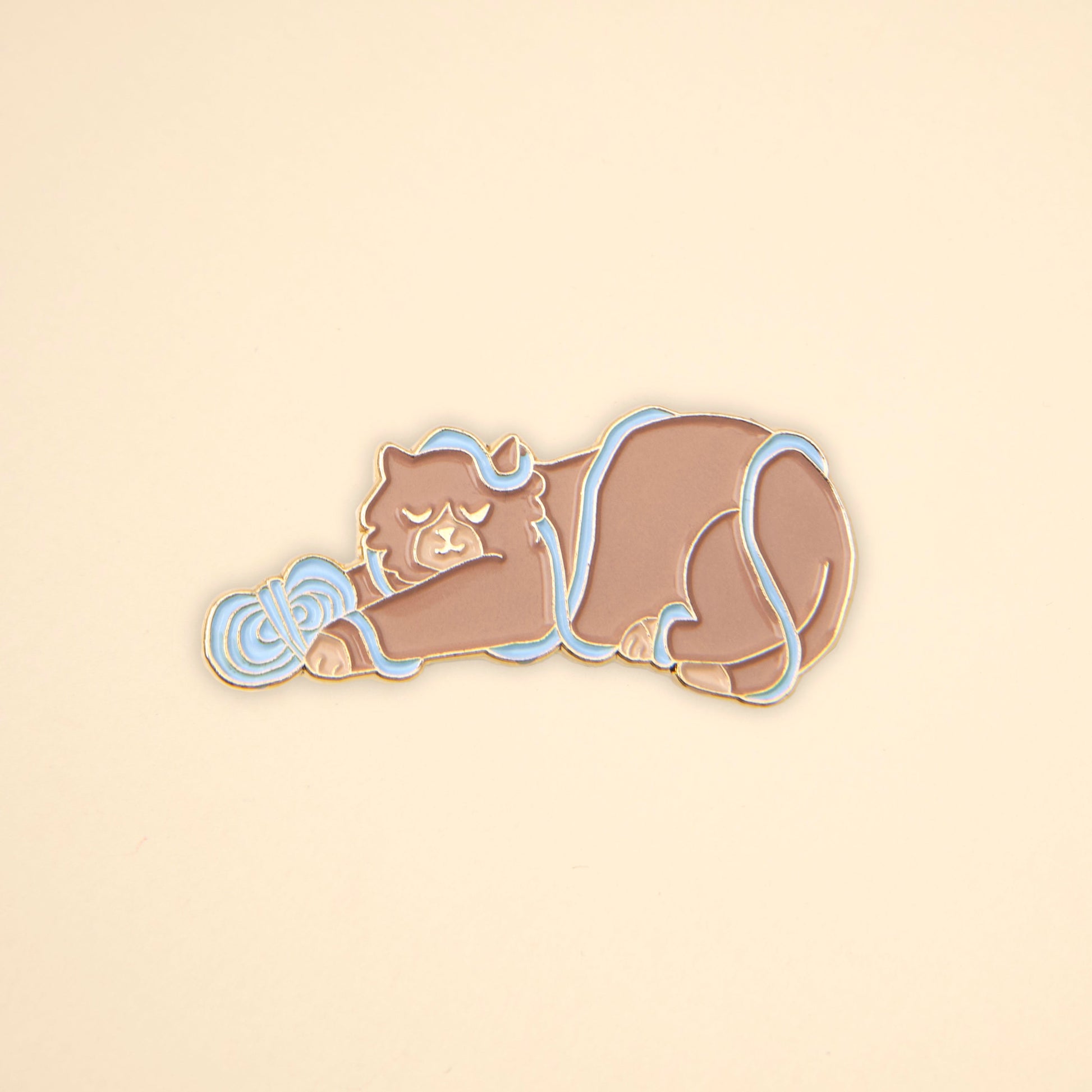 Pin's Chat Pelote Coucou Suzette en émail