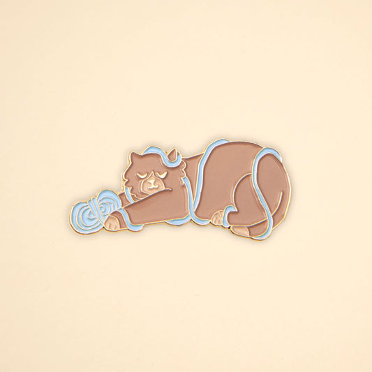 Pin's Chat Pelote Coucou Suzette en émail