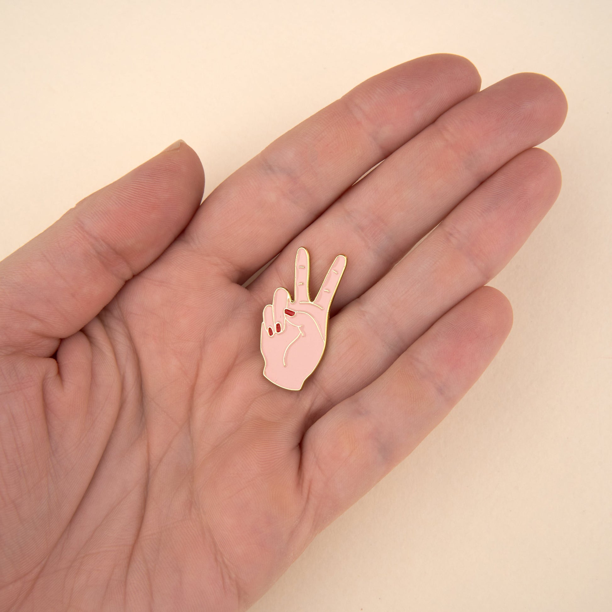 Pin's Peace blanc Coucou Suzette - vue 2
