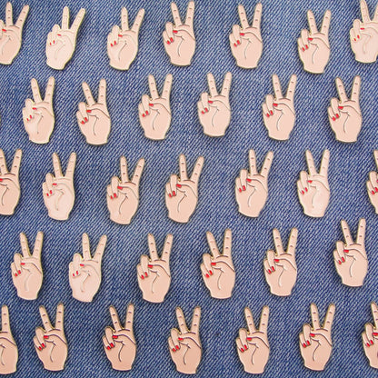 Pin's Peace blanc Coucou Suzette - vue 3