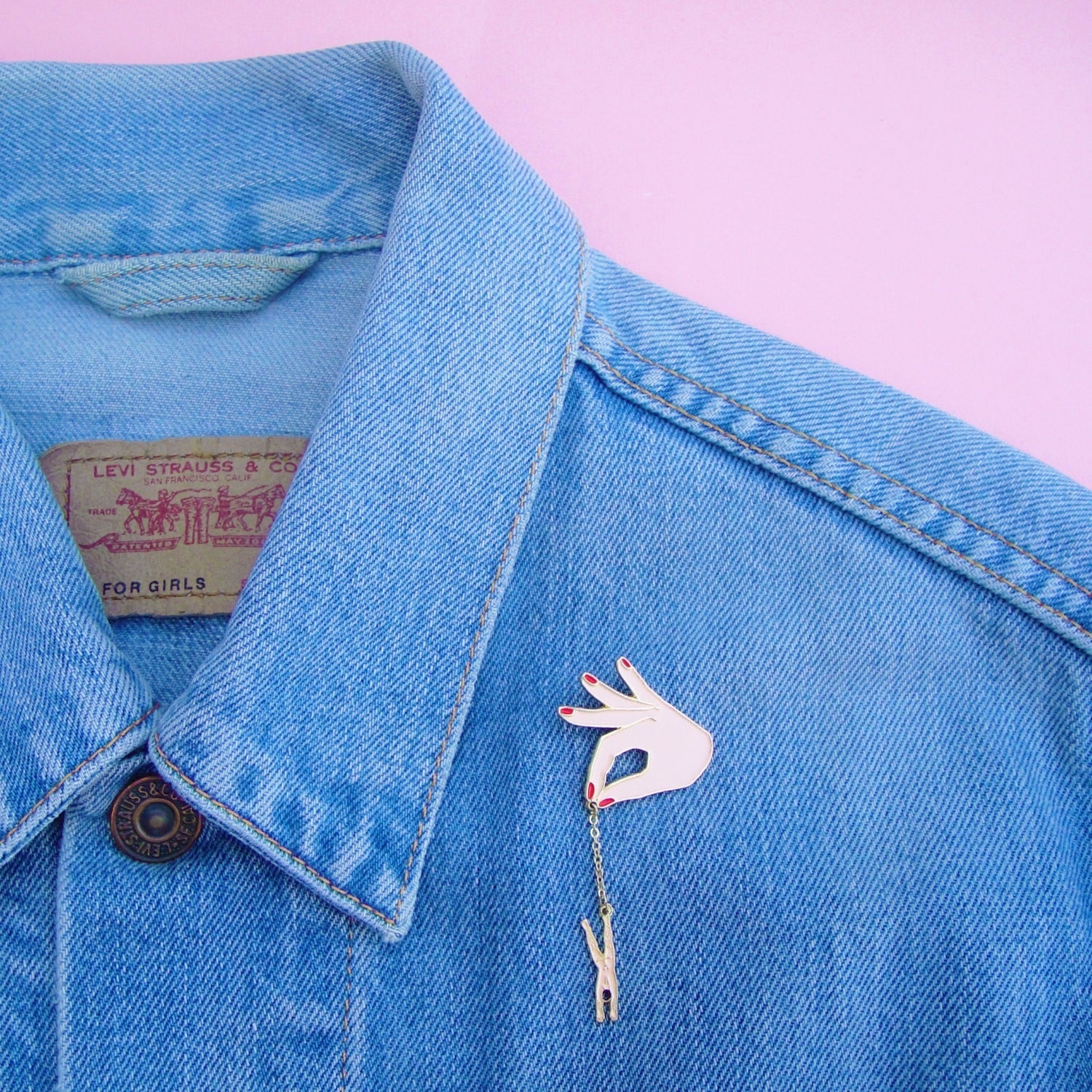 Pin's Petite Chose Coucou Suzette - vue 3