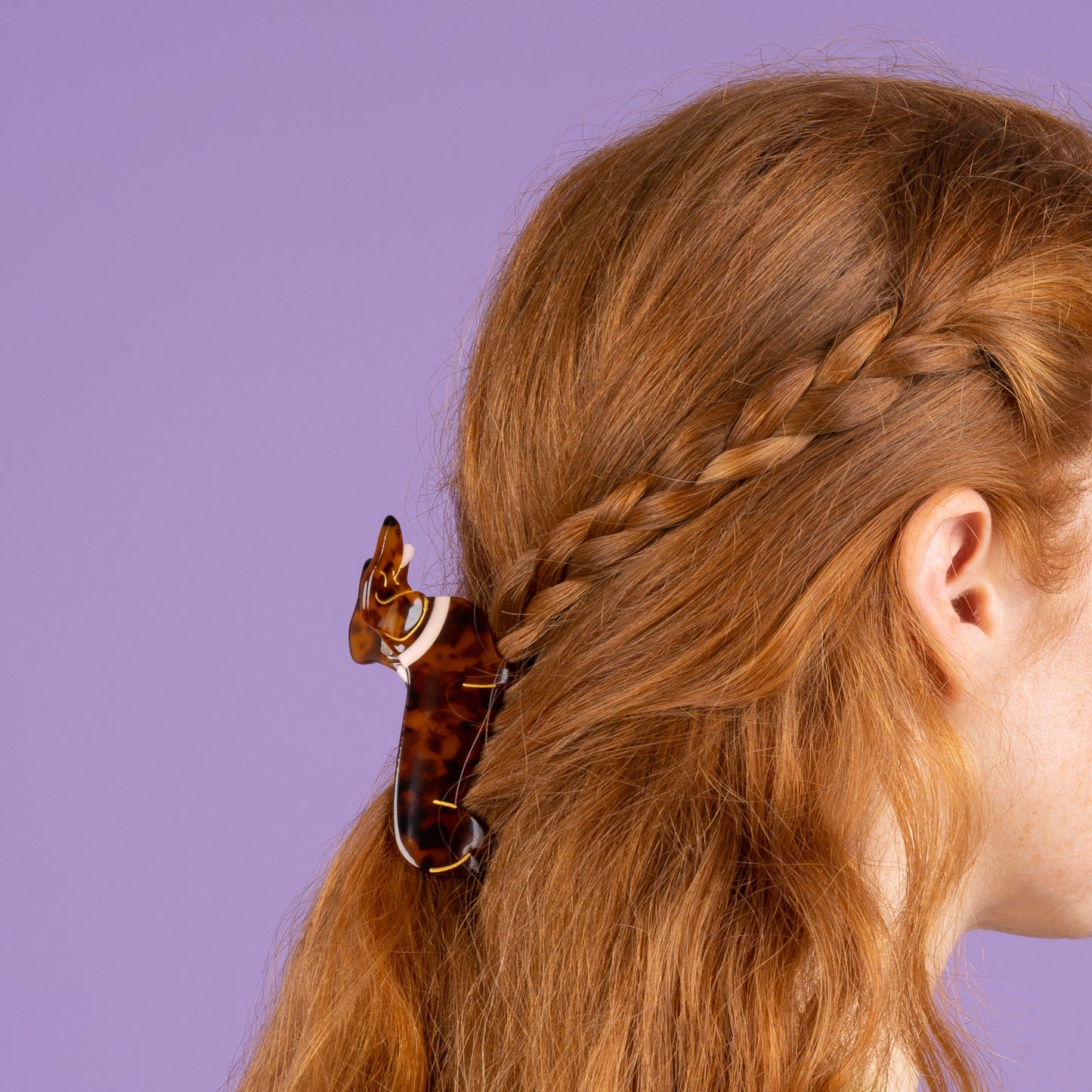 Pince à cheveux Chien Teckel Coucou Suzette portée