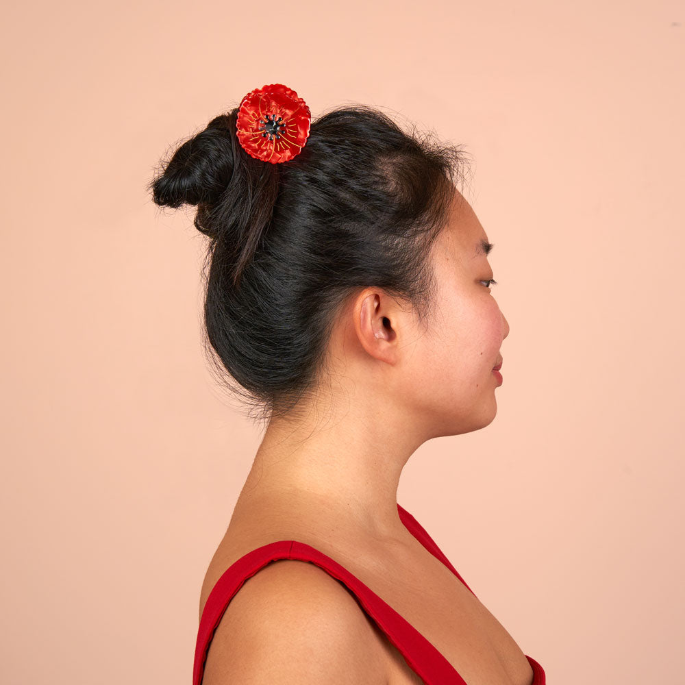 Pince à cheveux Coquelicot Coucou Suzette portée