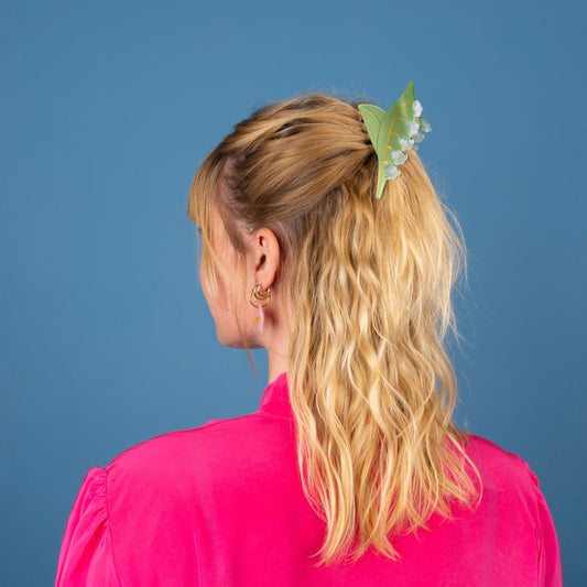 Pince à cheveux Muguet Coucou Suzette portée
