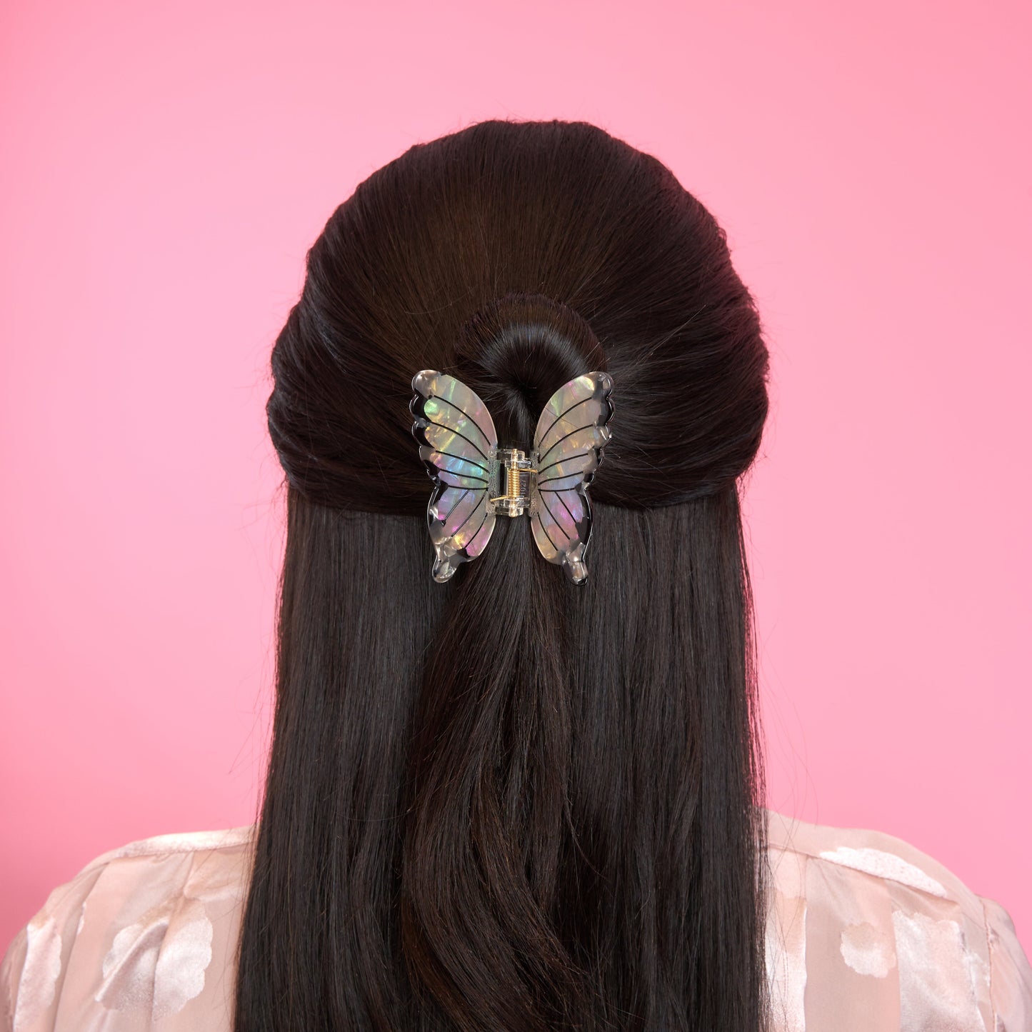 Pince à cheveux Papillon blanc Coucou Suzette portée