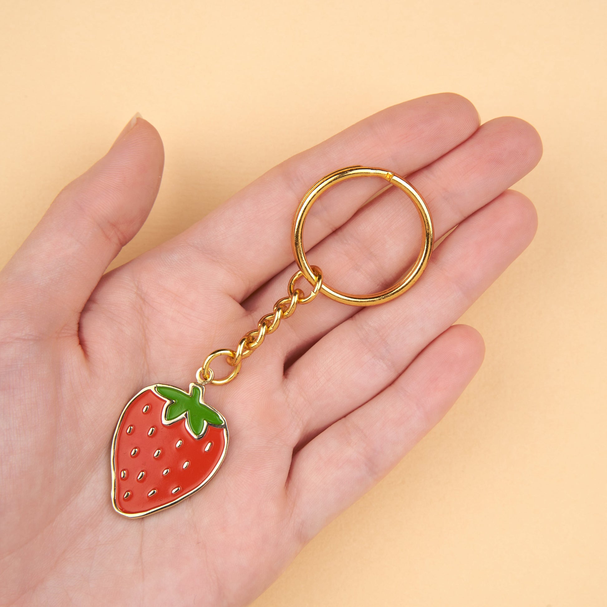 Porte-clé Fraise Coucou Suzette porté