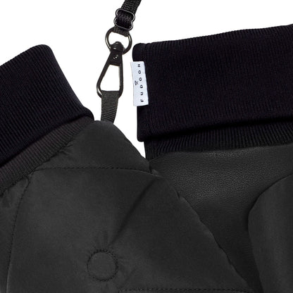 Détail du cordon amovible et du poignet des moufles Fudoon noir mat