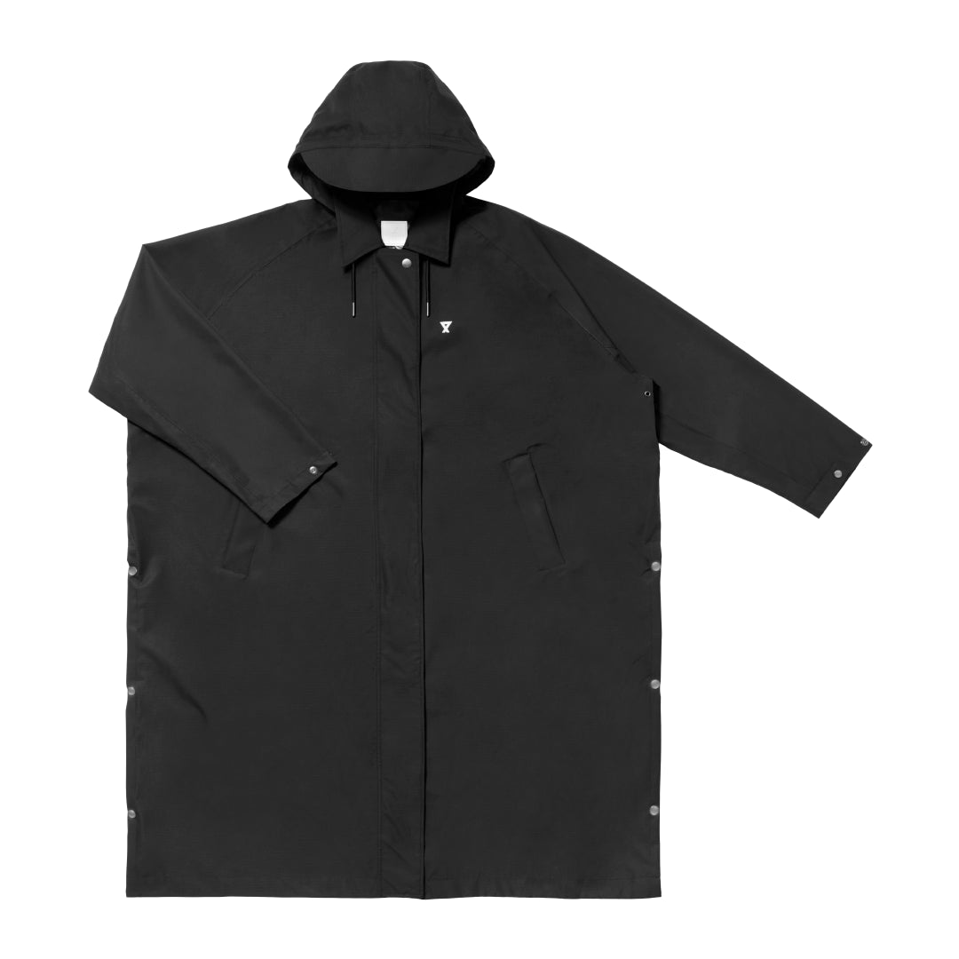 Trench Fudoon noir présenté de face avec sa capuche