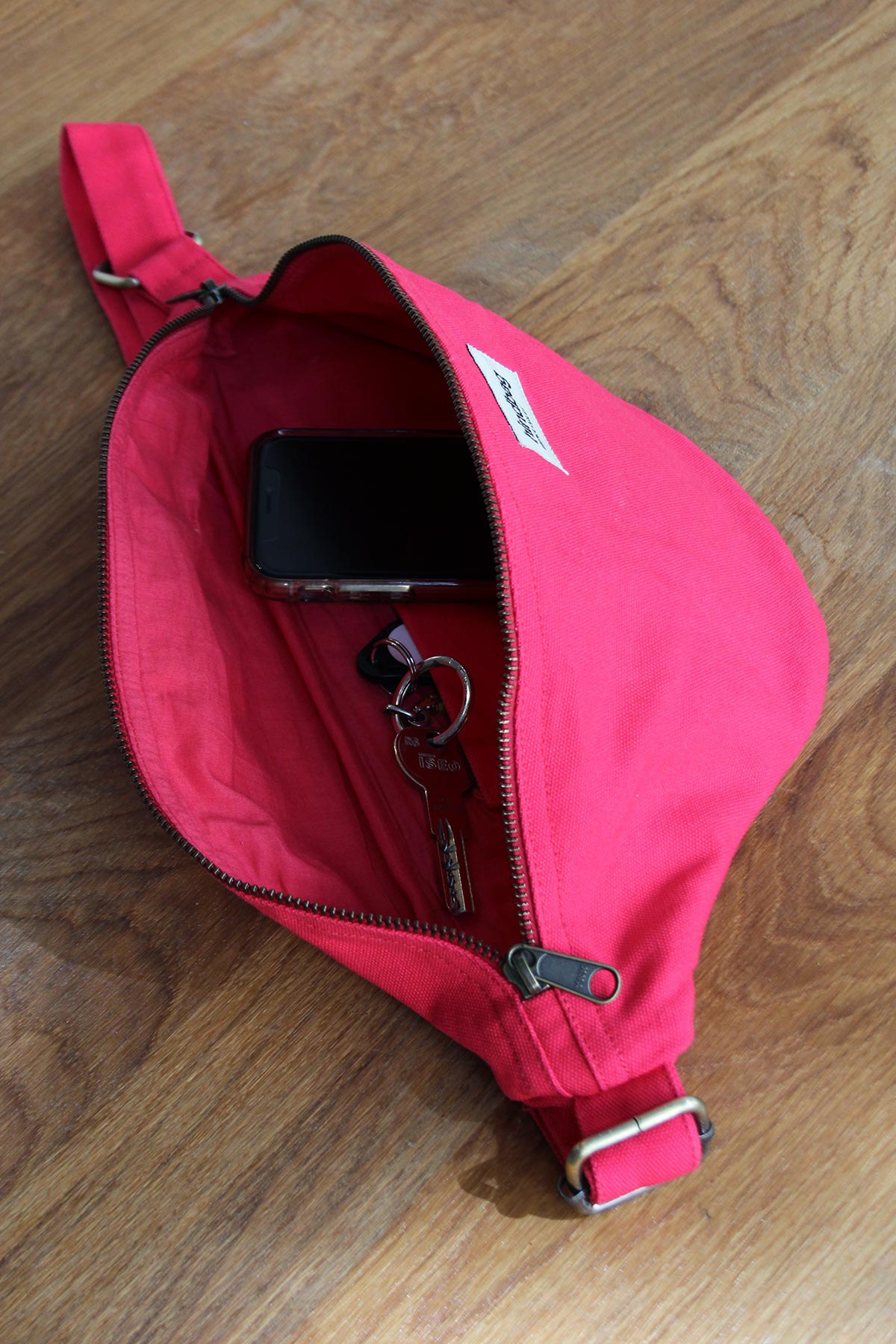 Intérieur du sac banane Sasha Holi Fuchsia Hindbag
