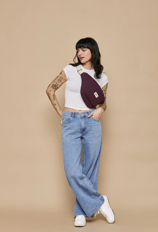 Sac banane Sofia Prune Hindbag porté en bandoulière