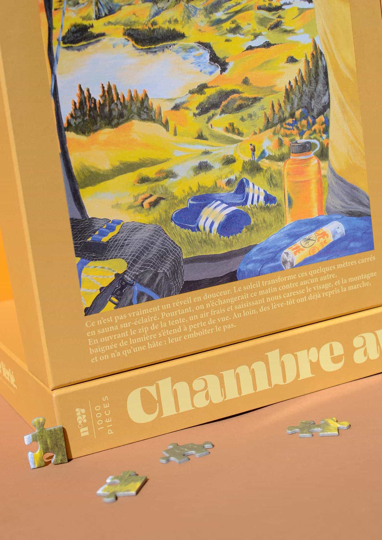 Détail du puzzle Chambre avec vue avec objets de randonnée et panorama