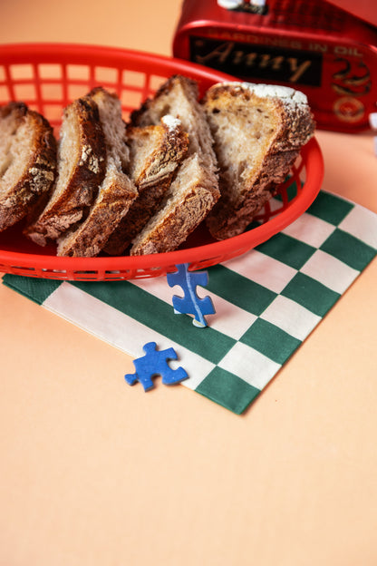 Détail du puzzle Les tapas avec petits plats, serviette à carreaux et verres
