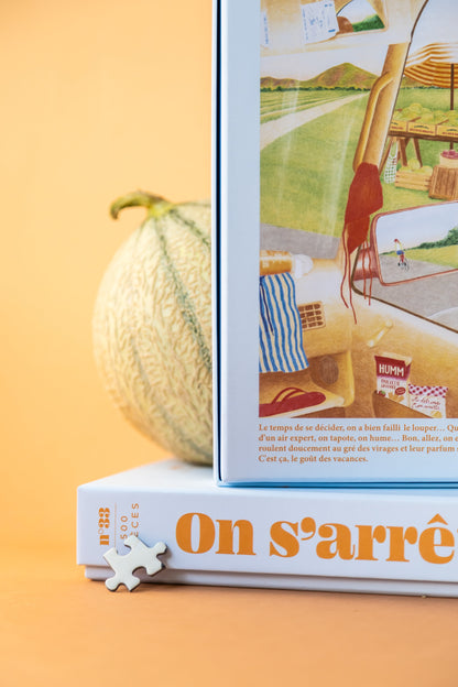 Détail du dos de la boîte On s’arrête ? Jour Férié, illustration et pièces de puzzle