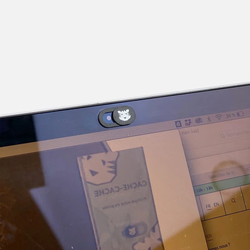 Cache webcam noir Papier Tigre installé sur un ordinateur