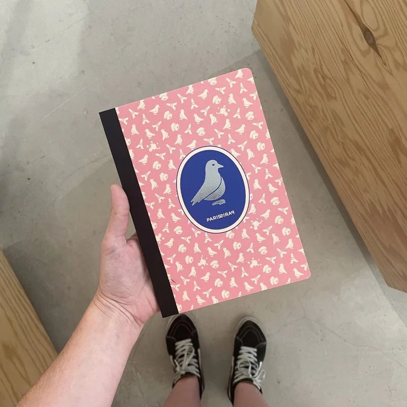 Carnet A5 Pigeon Papier Tigre tenu en main