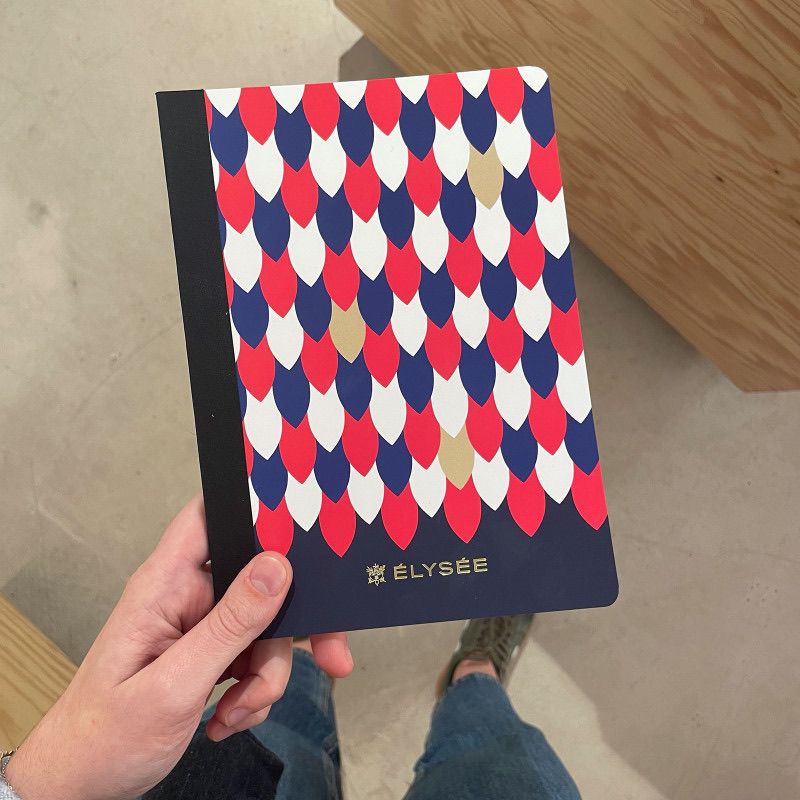 Carnet Élysée Cocorico A5 Papier Tigre tenu en main